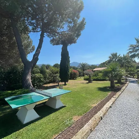 Bed & Breakfast Domaine & Spa Mas Dels Esquirols 4*