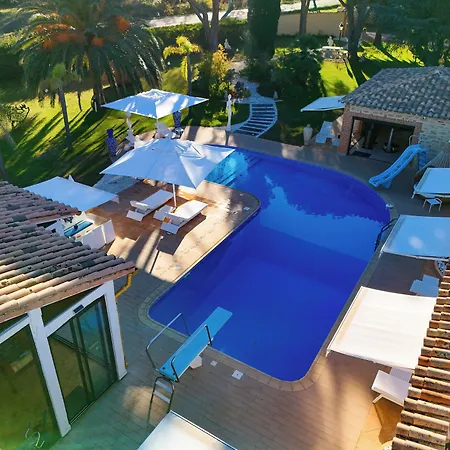 Domaine & Spa Mas Dels Esquirols Bed & Breakfast 4*